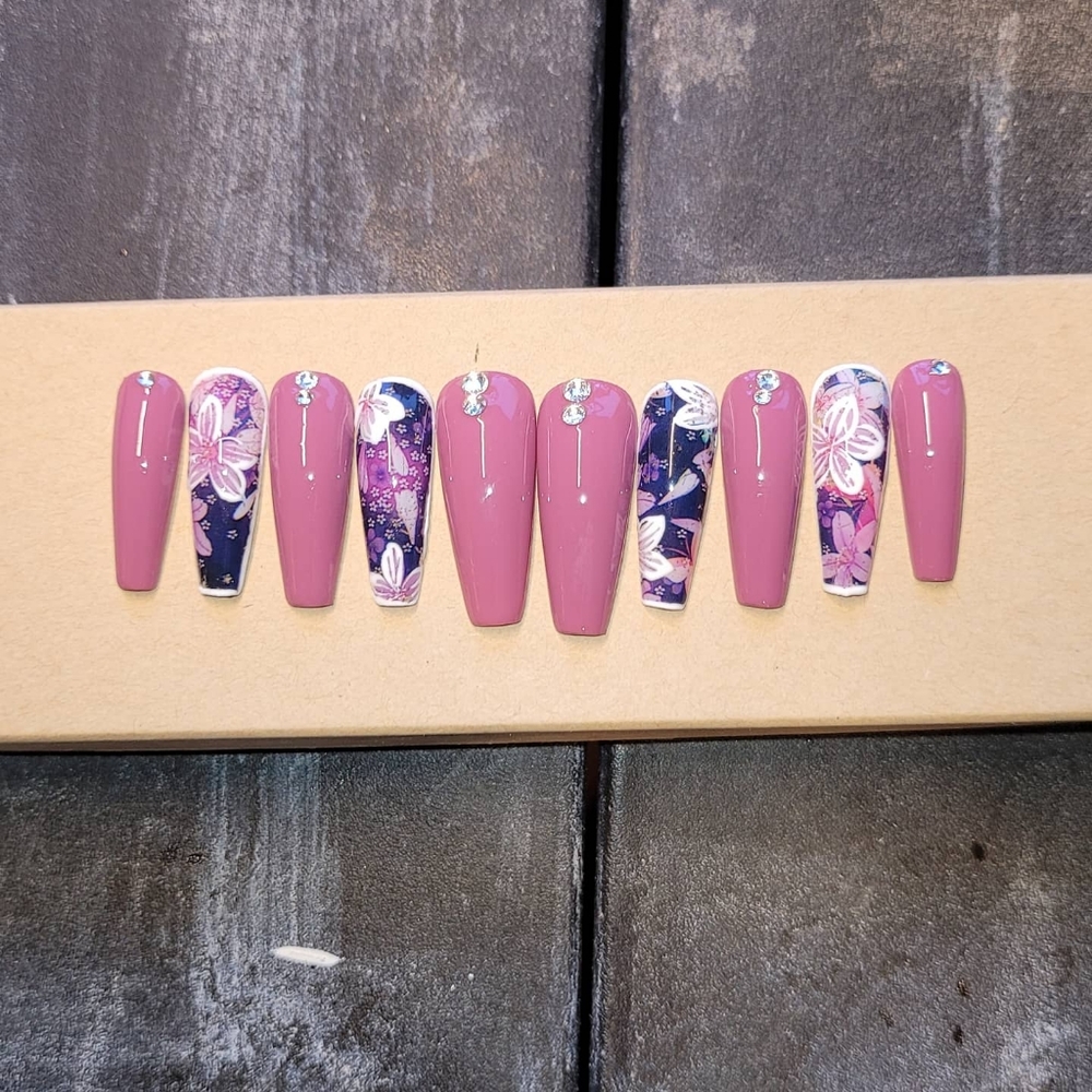 Press on nails